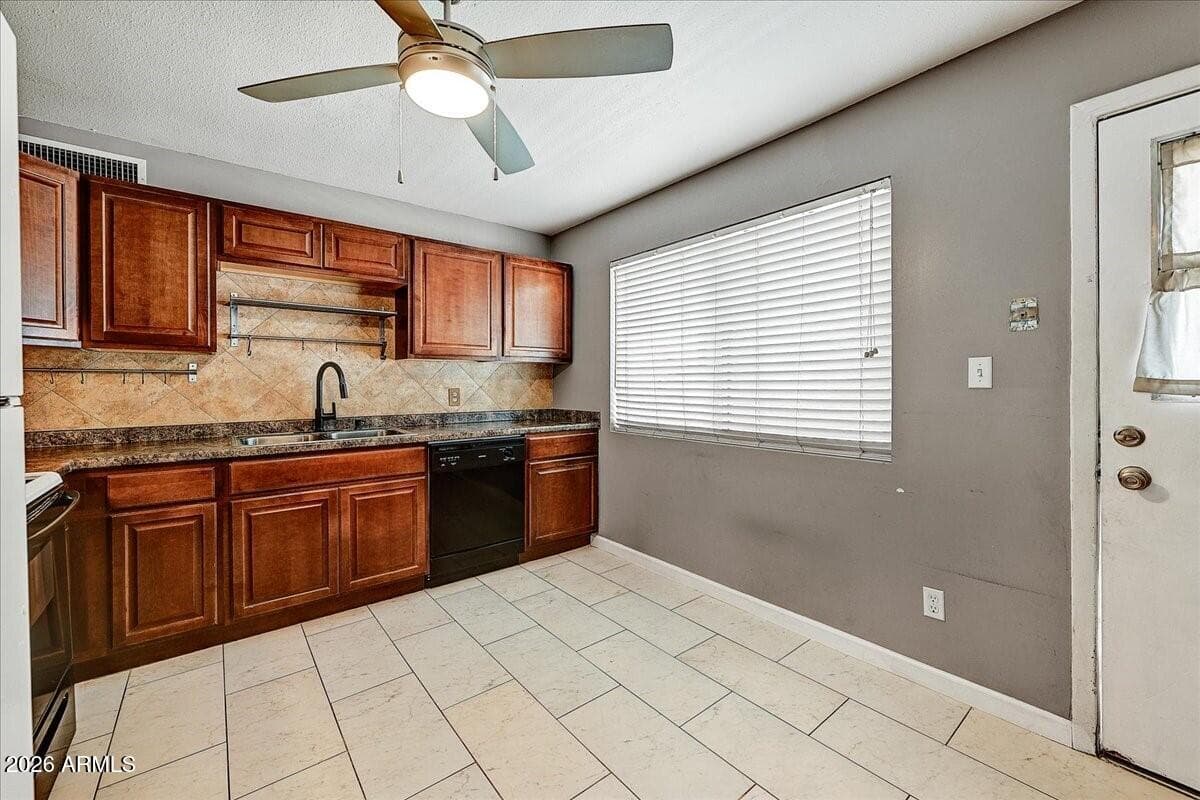 3808 W BLOOMFIELD Road, Phoenix, AZ 85029 — photo 5 of 34