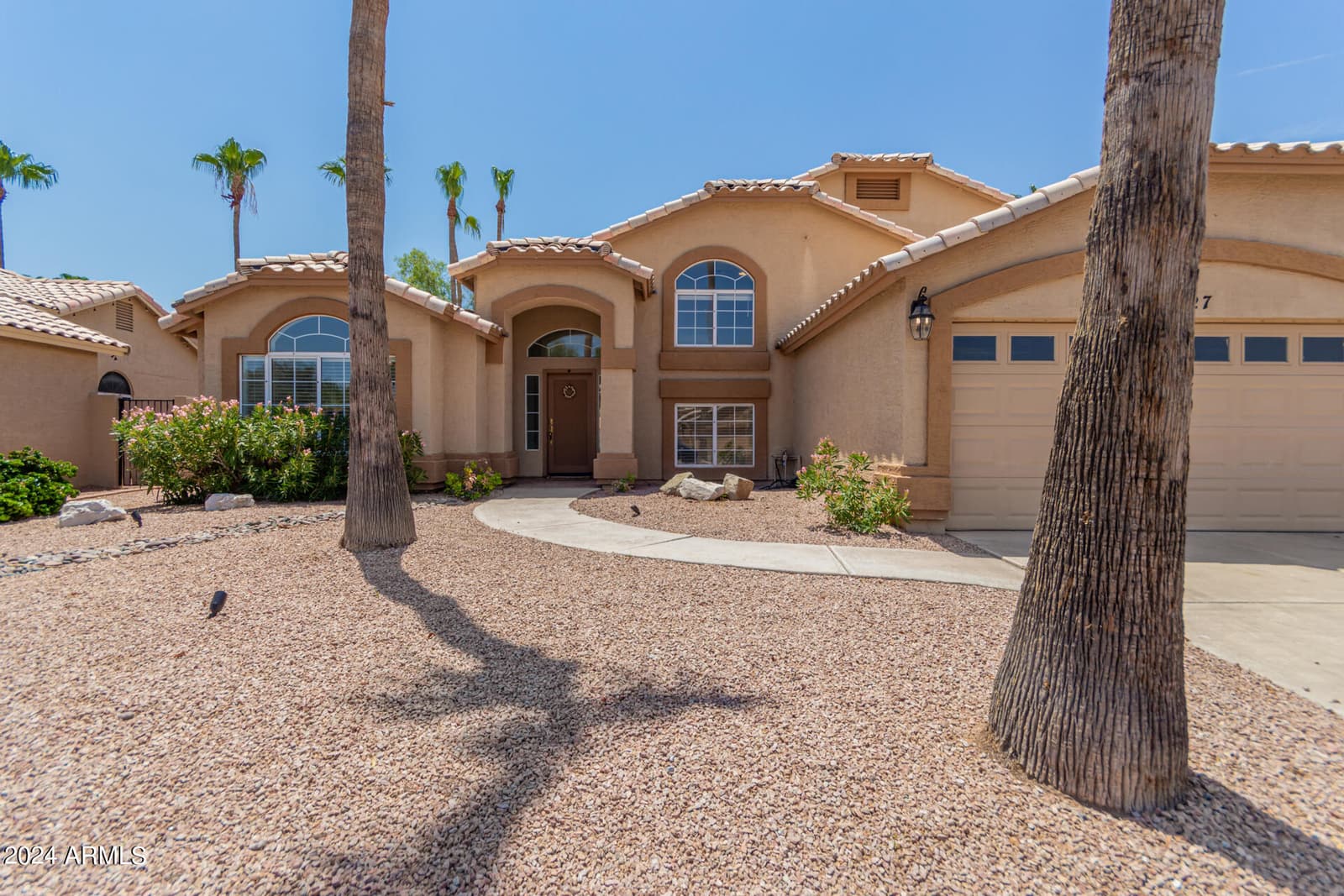 927 W Grand Caymen Drive, Gilbert, AZ 85233 — photo 1 of 43