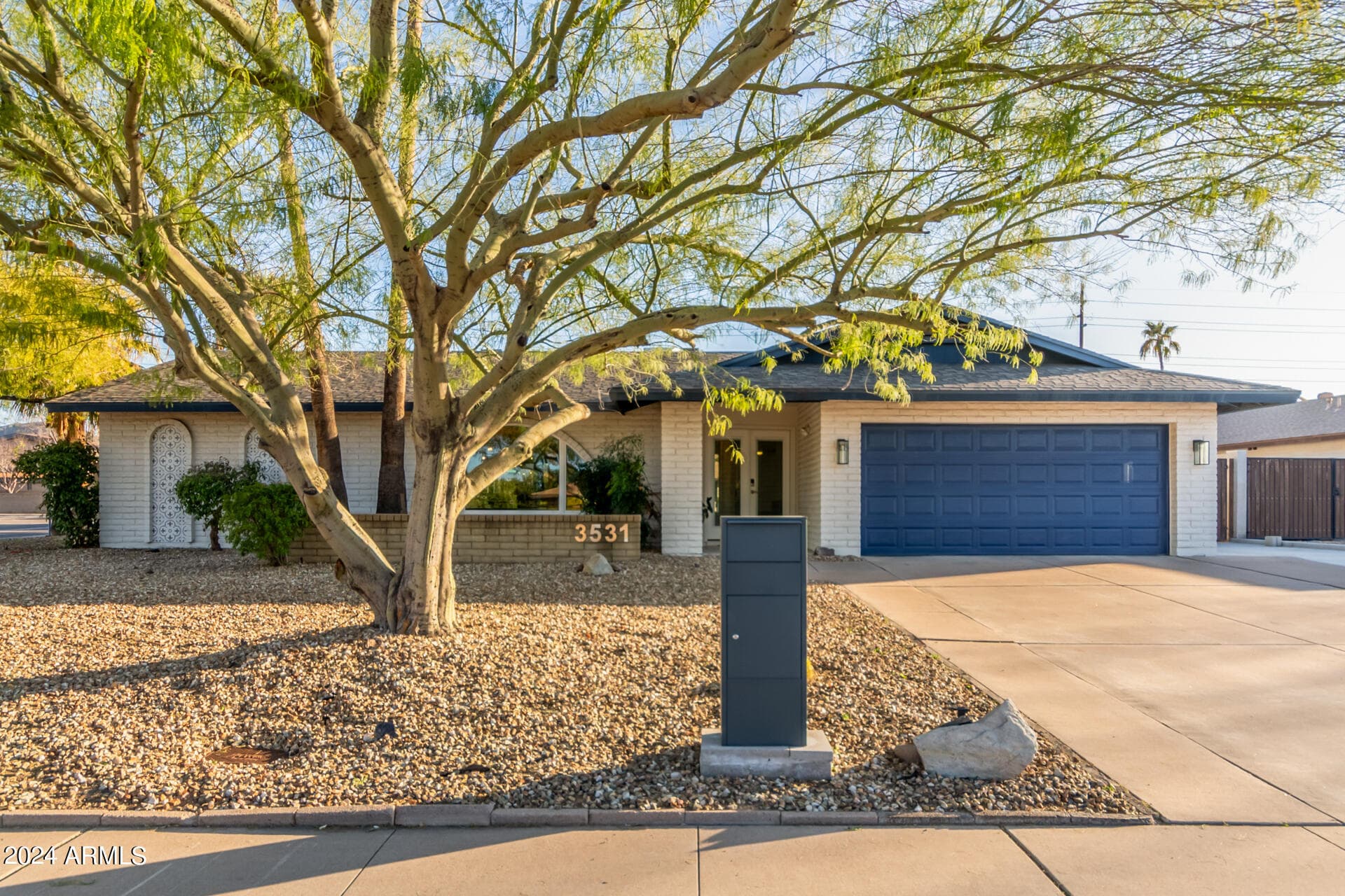 3531 E BECKER Lane, Phoenix, AZ 85028 — photo 5 of 71