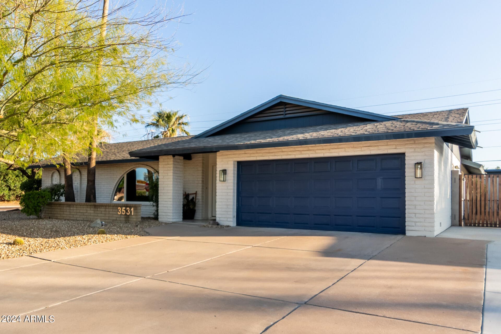 3531 E BECKER Lane, Phoenix, AZ 85028 — photo 6 of 71