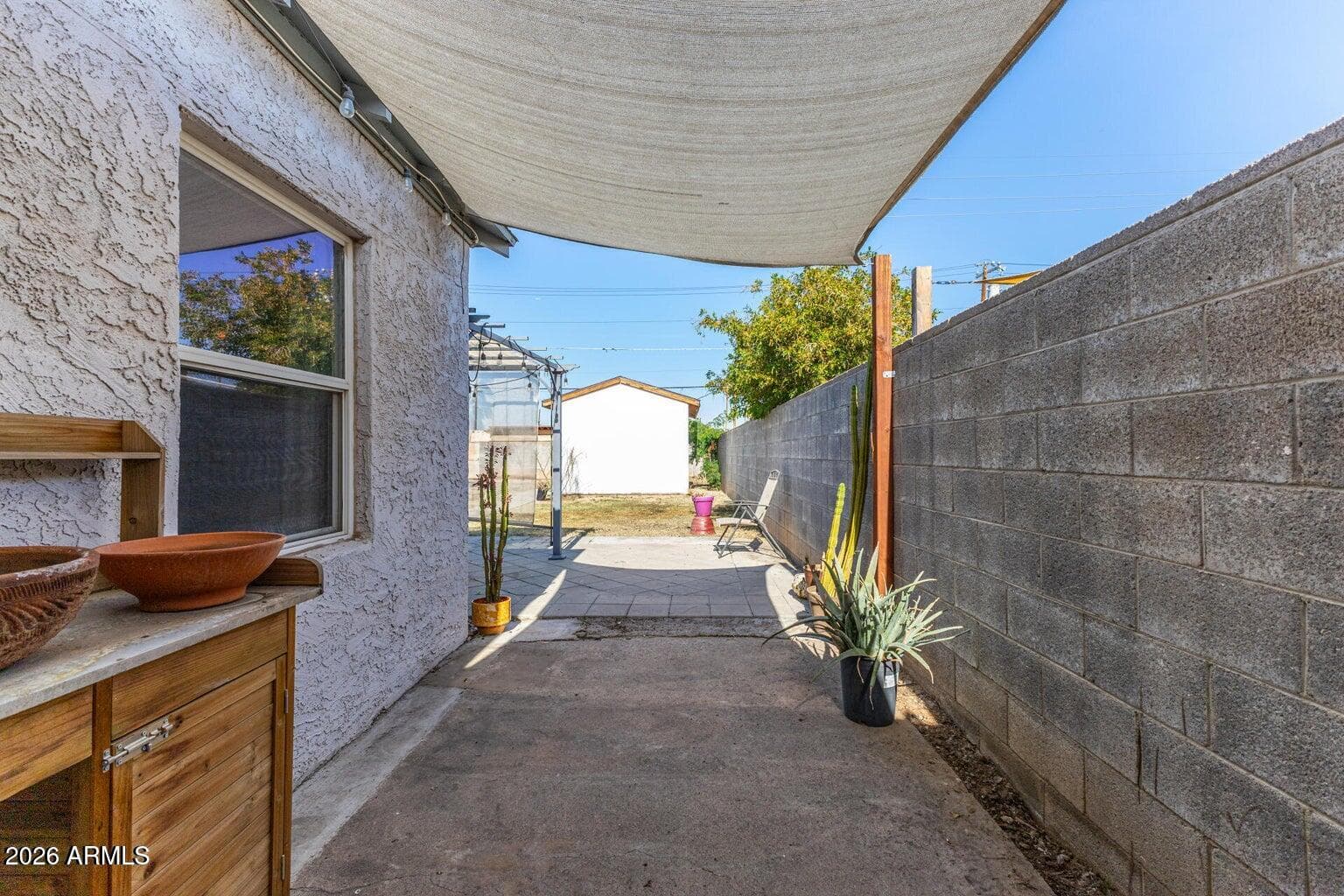 1614 W LYNWOOD Street, Phoenix, AZ 85007 — photo 10 of 13