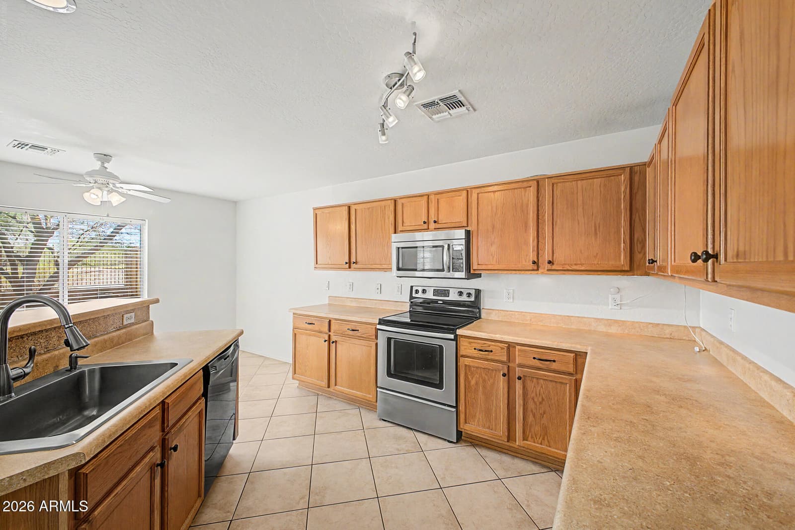 22 N 224TH Lane, Buckeye, AZ 85326 — photo 11 of 34