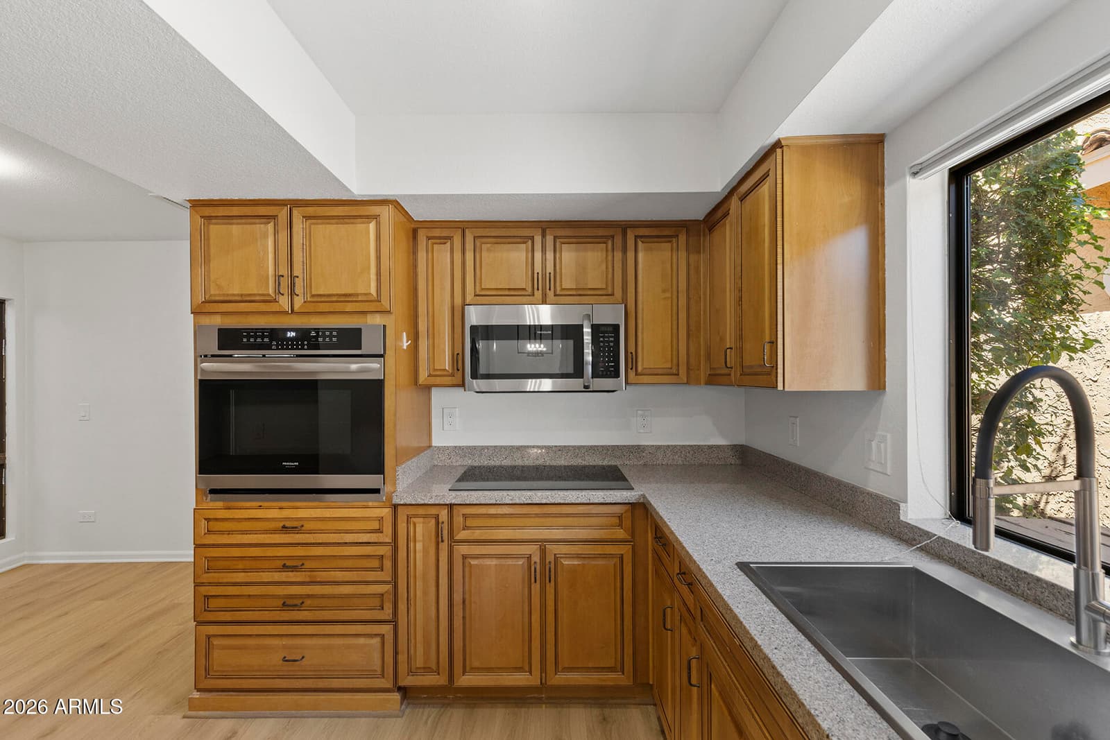 10805 N 9TH Place, Phoenix, AZ 85020 — photo 10 of 30