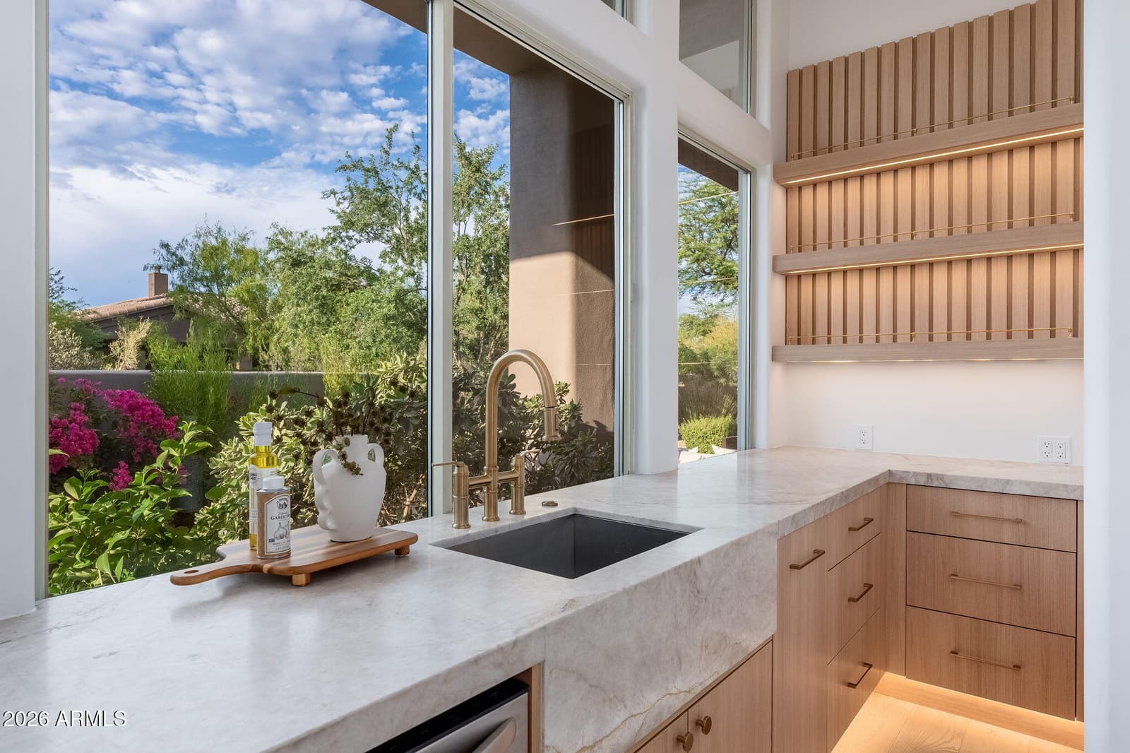 10874 E DALE Lane, Scottsdale, AZ 85262 — photo 12 of 52
