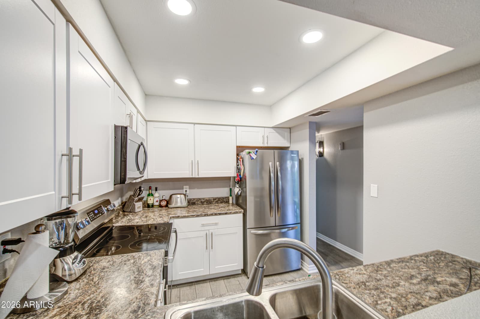 916 S HACIENDA Drive A, Tempe, AZ 85281 — photo 8 of 36