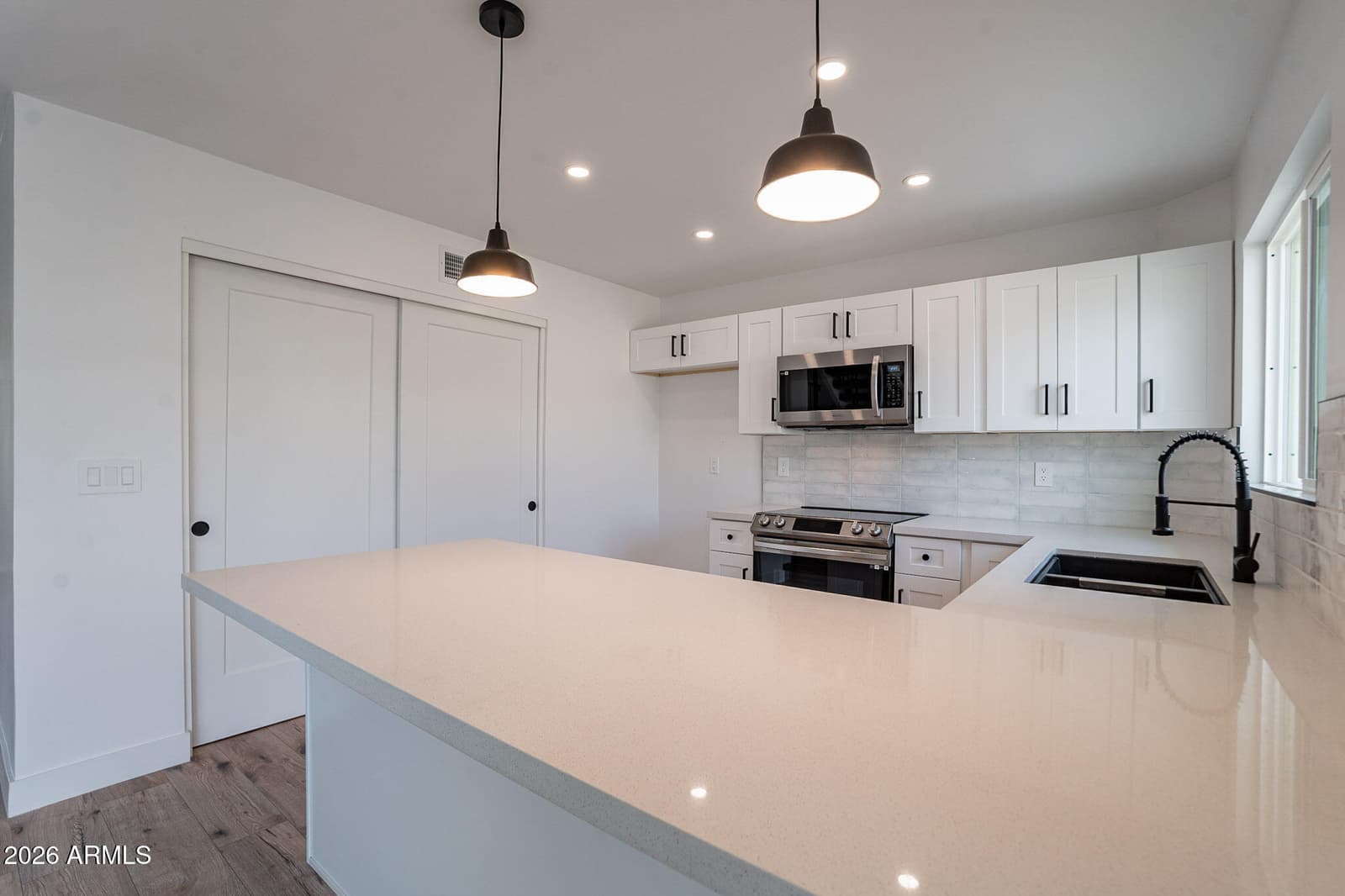 3909 S MILL Avenue, Tempe, AZ 85282 — photo 10 of 37