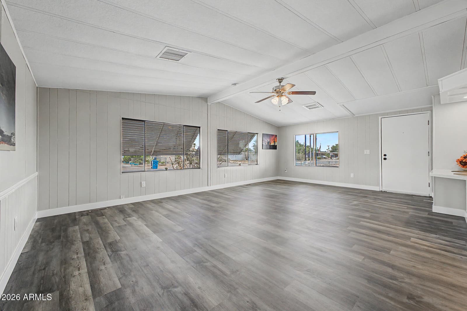 558 S DESERT VIEW Drive, Apache Junction, AZ 85120 — photo 10 of 33