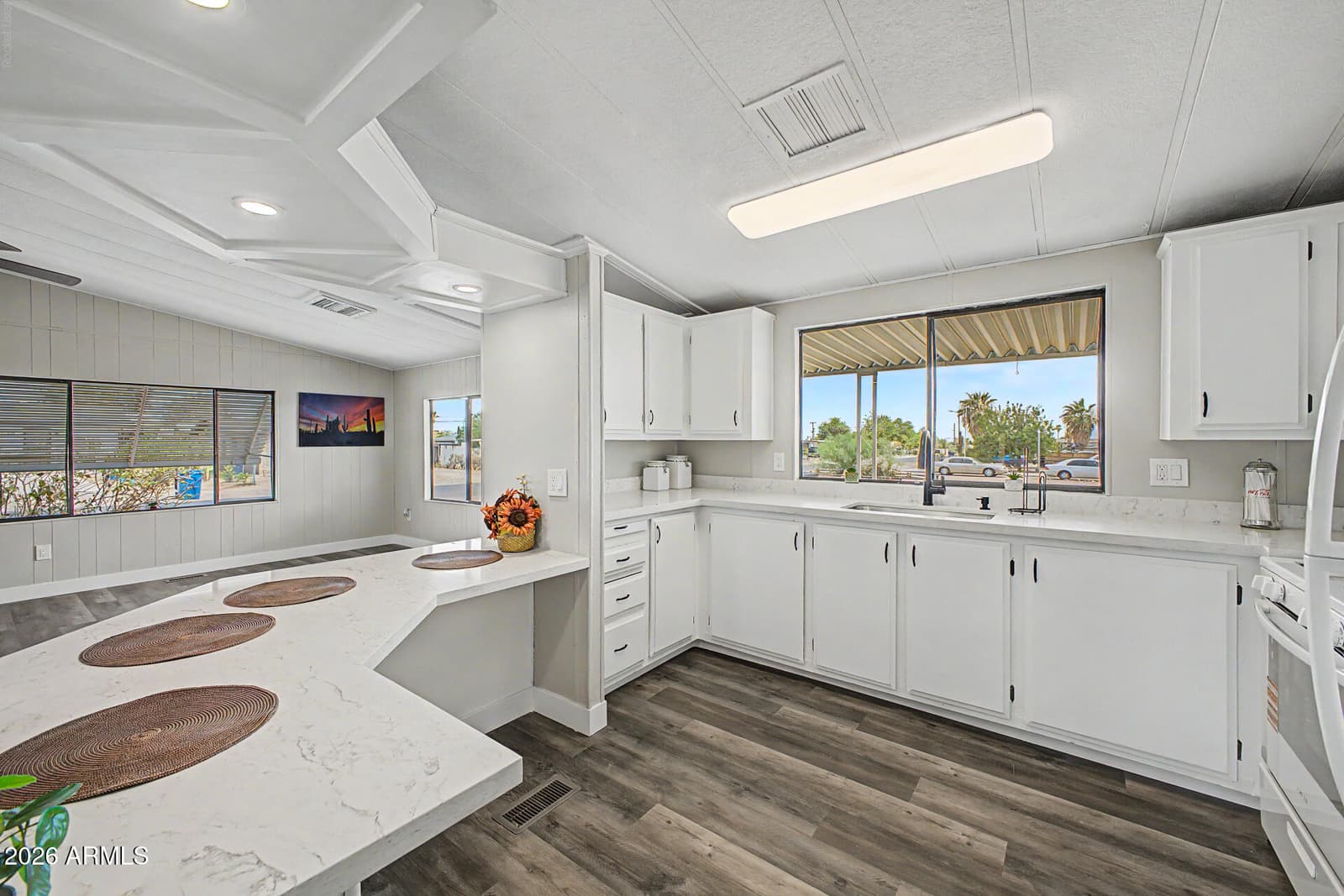 558 S DESERT VIEW Drive, Apache Junction, AZ 85120 — photo 14 of 33