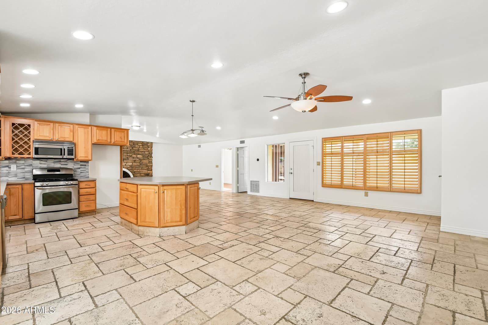 6325 E SWEETWATER Avenue, Scottsdale, AZ 85254 — photo 6 of 31