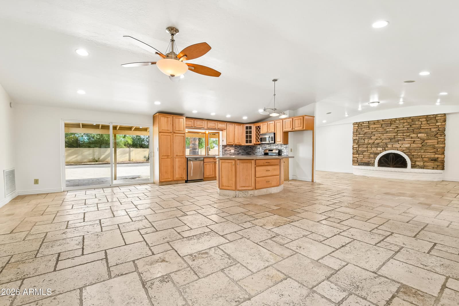 6325 E SWEETWATER Avenue, Scottsdale, AZ 85254 — photo 8 of 31