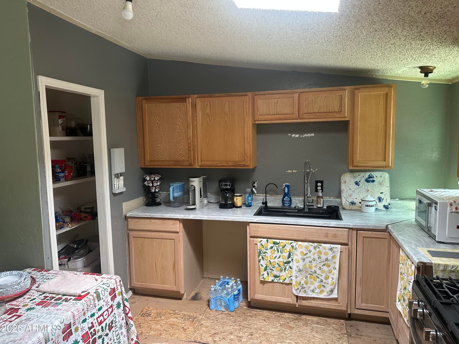 2761 W OWENS Street, Show Low, AZ 85901 — photo 13 of 31