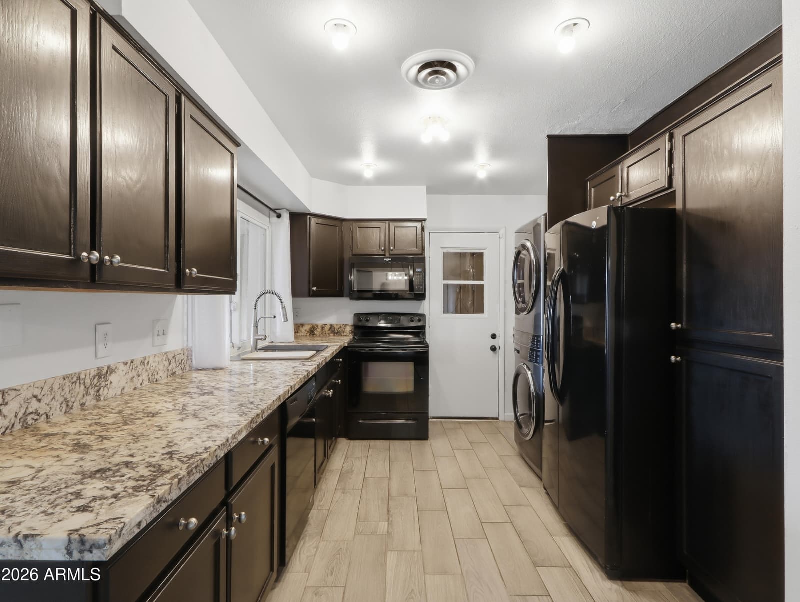 3749 W Dailey Street, Phoenix, AZ 85053 — photo 10 of 43