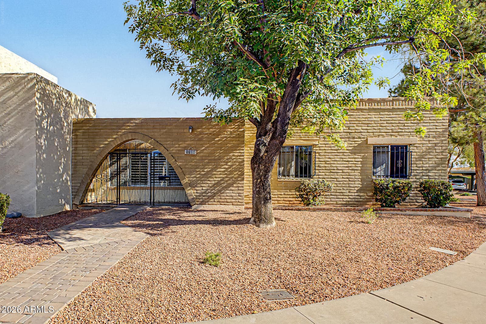 1709 W STELLA Lane, Phoenix, AZ 85015 — photo 3 of 24
