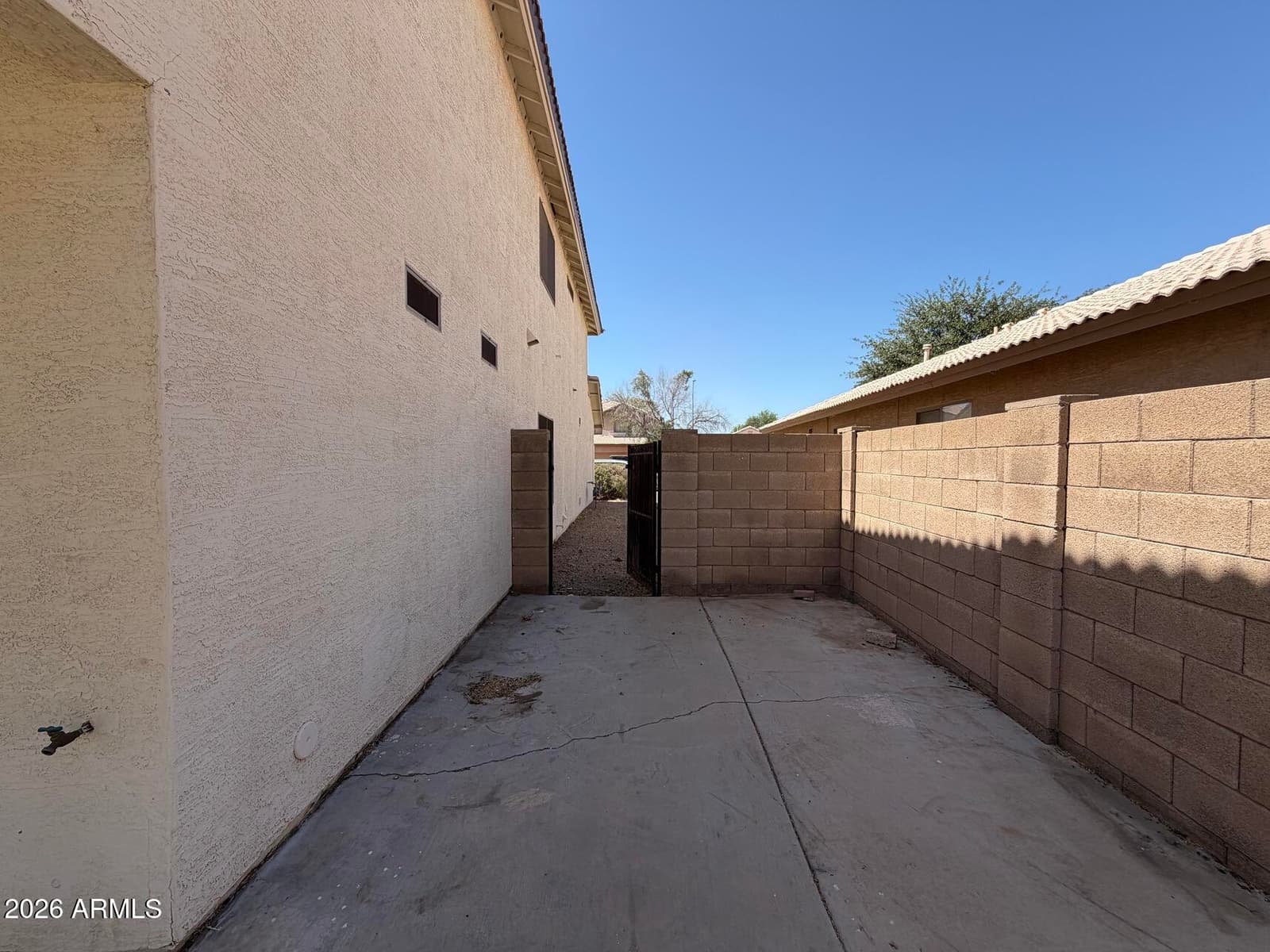 10807 W MONTE VISTA Road, Avondale, AZ 85392 — photo 9 of 33