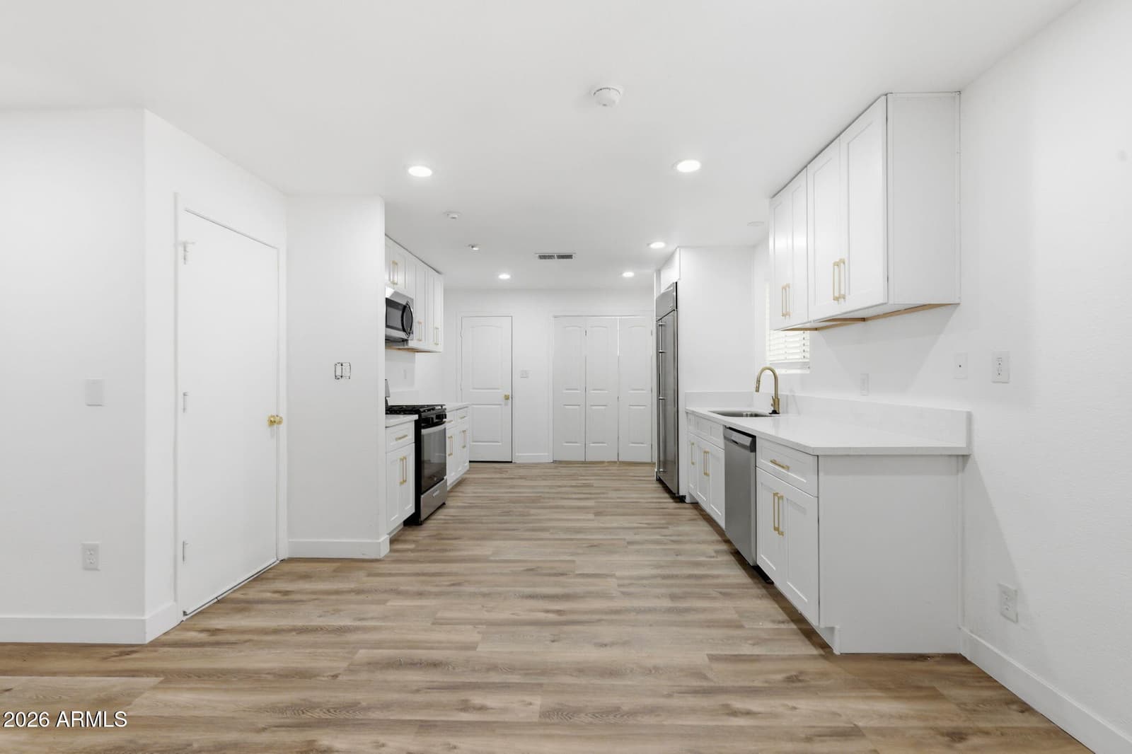 4136 W CARON Street, Phoenix, AZ 85051 — photo 10 of 36