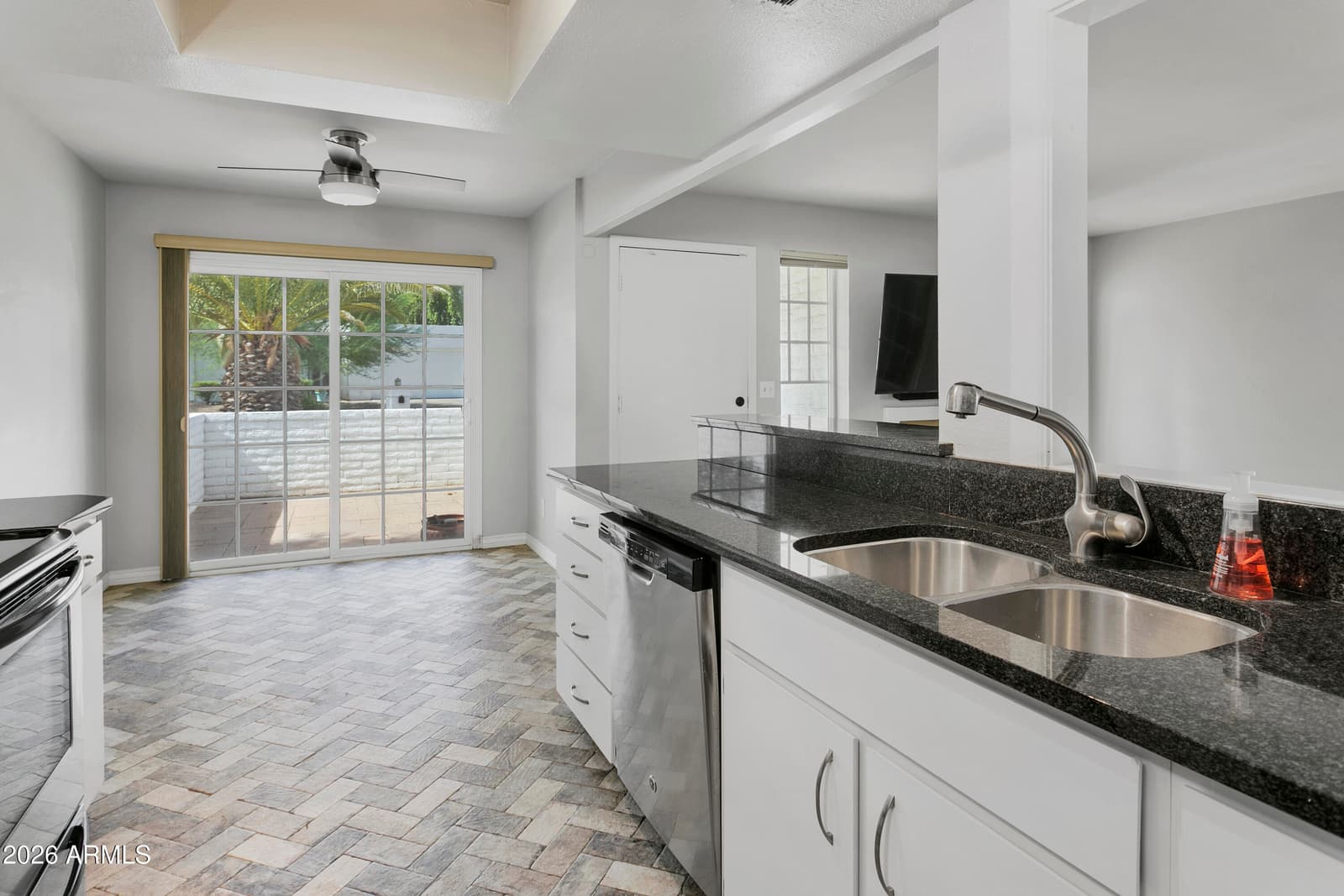 628 E BOCA RATON Road, Phoenix, AZ 85022 — photo 13 of 29