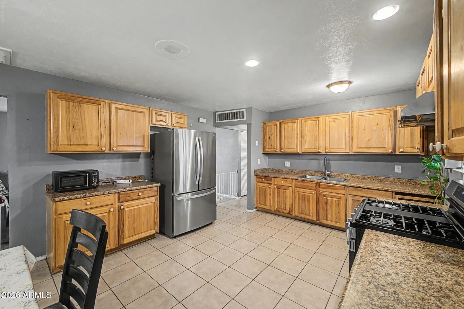 2909 W ASTER Drive, Phoenix, AZ 85029 — photo 10 of 29