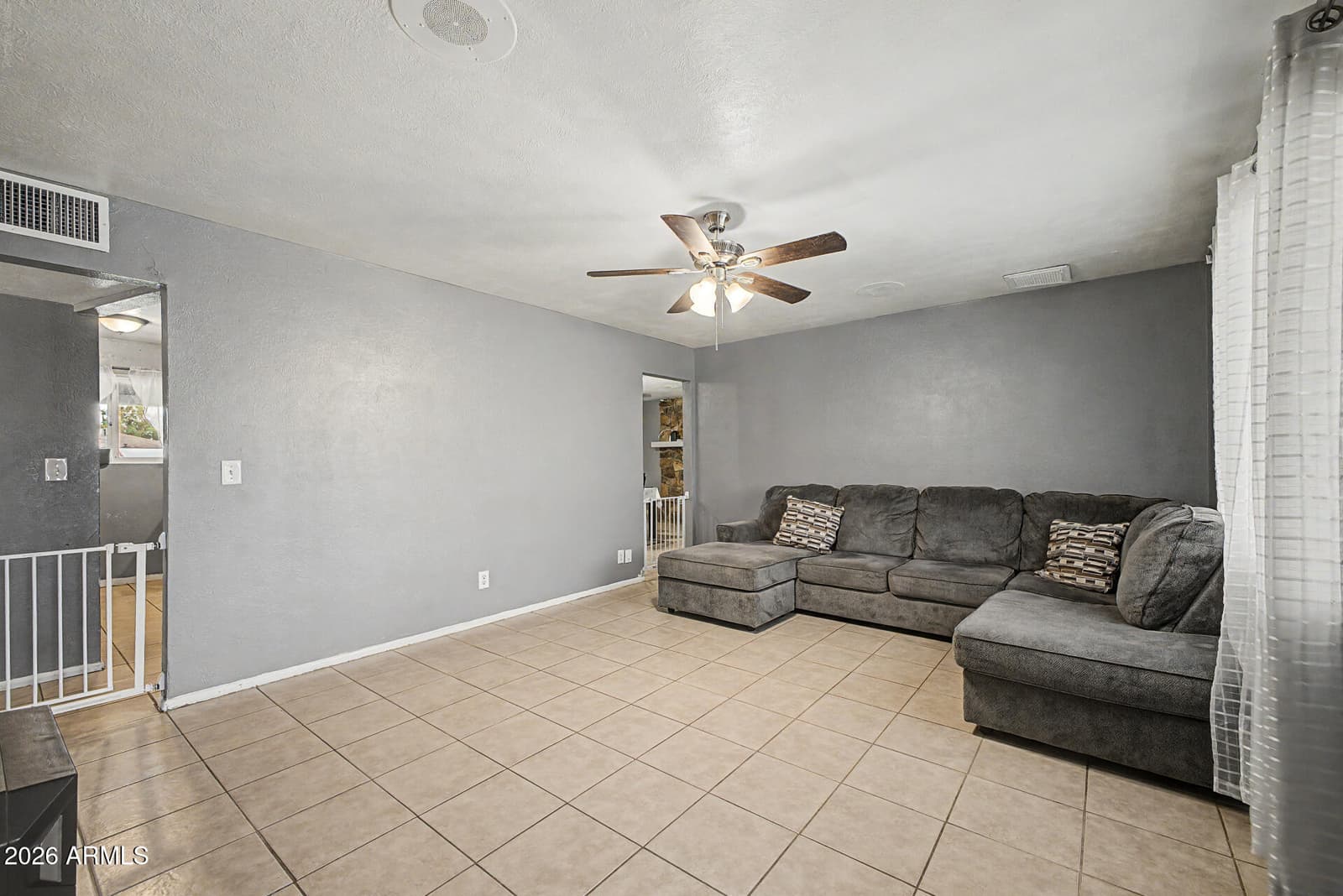 2909 W ASTER Drive, Phoenix, AZ 85029 — photo 7 of 29