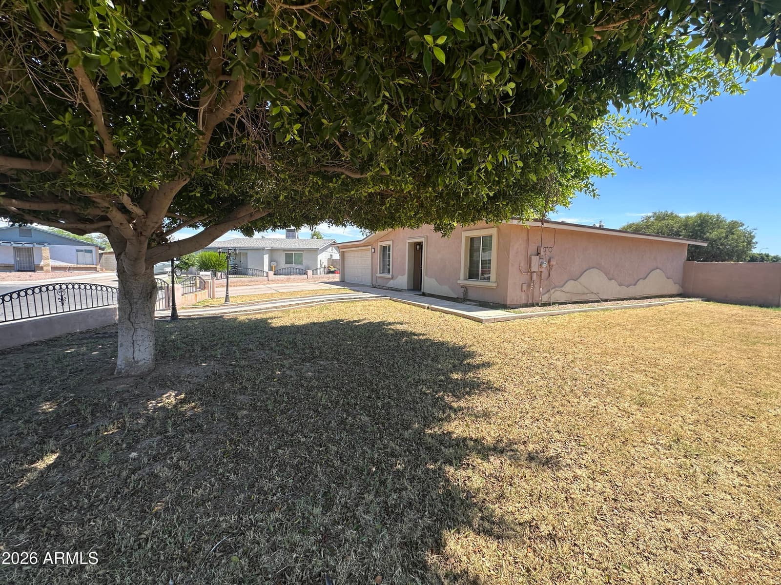 5603 N 69th Lane, Glendale, AZ 85303 — photo 3 of 37