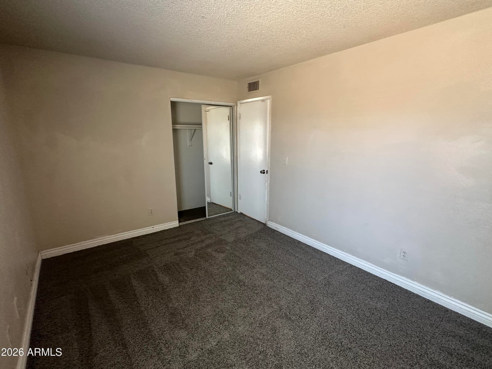 5603 N 69th Lane, Glendale, AZ 85303 — photo 4 of 37