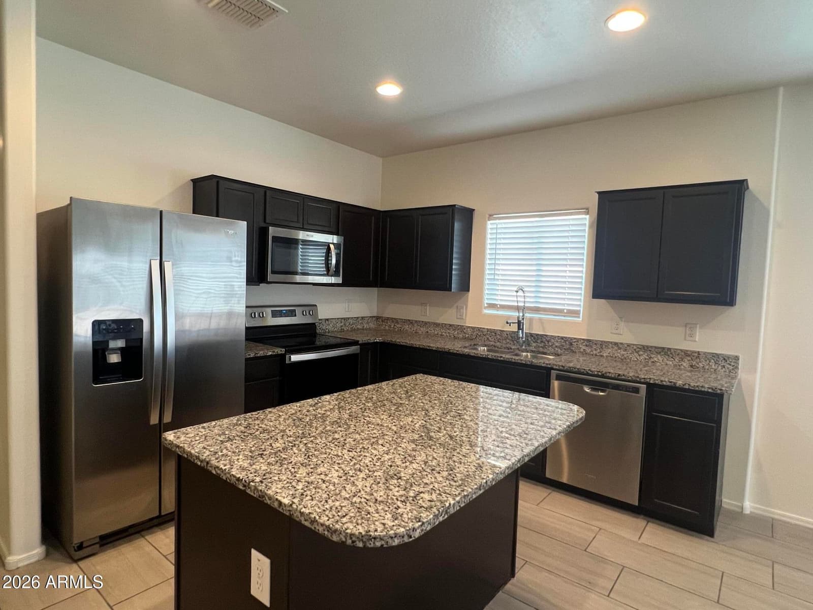 7833 W KERBY Avenue, Phoenix, AZ 85043 — photo 8 of 30