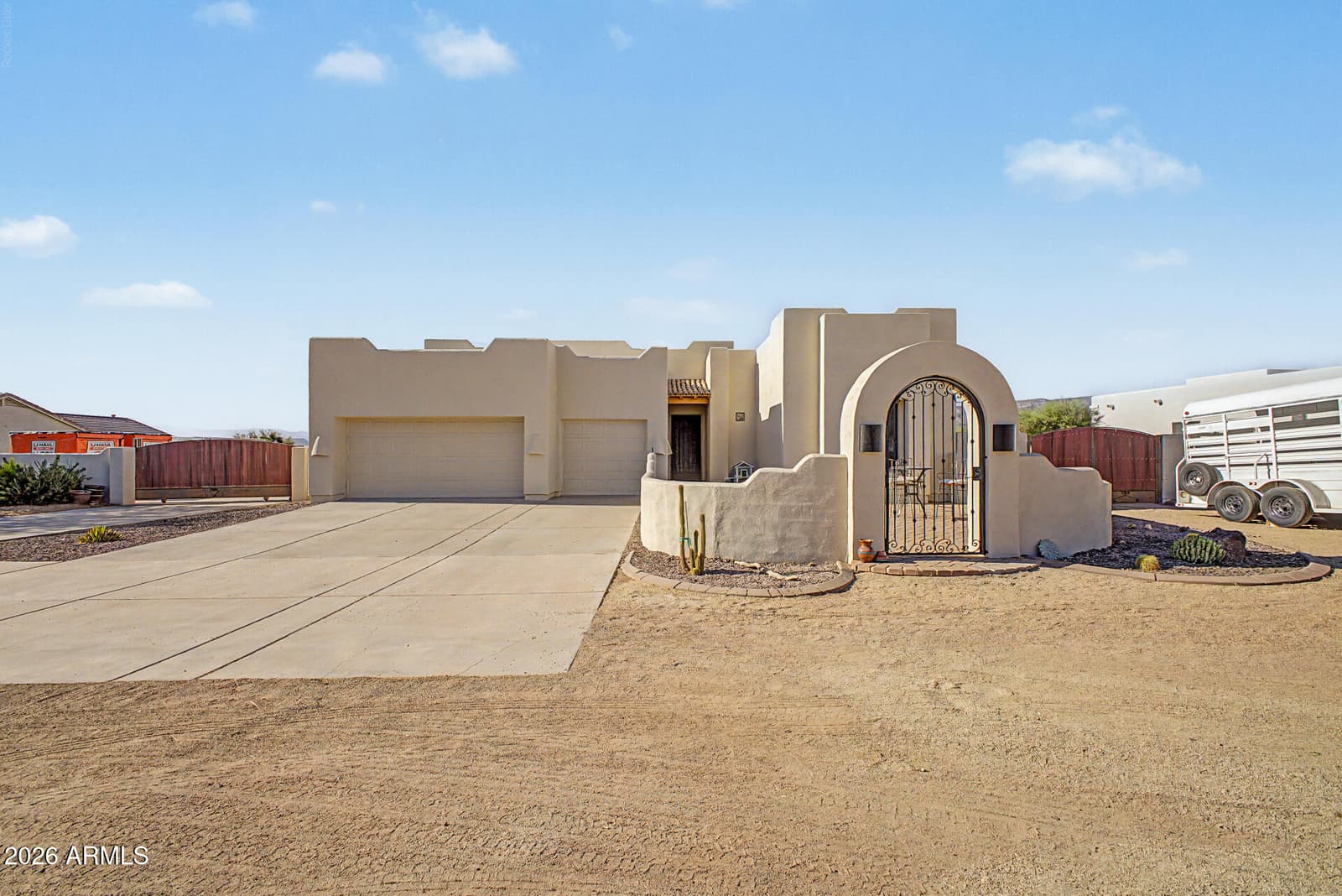 1120 E CIRCLE MOUNTAIN Road, New River, AZ 85087