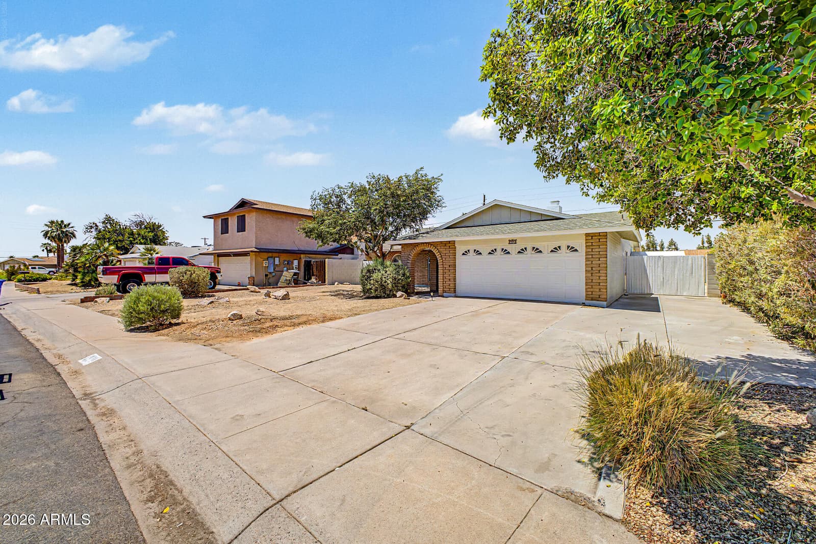 3410 W JUNIPER Avenue, Phoenix, AZ 85053 — photo 4 of 41