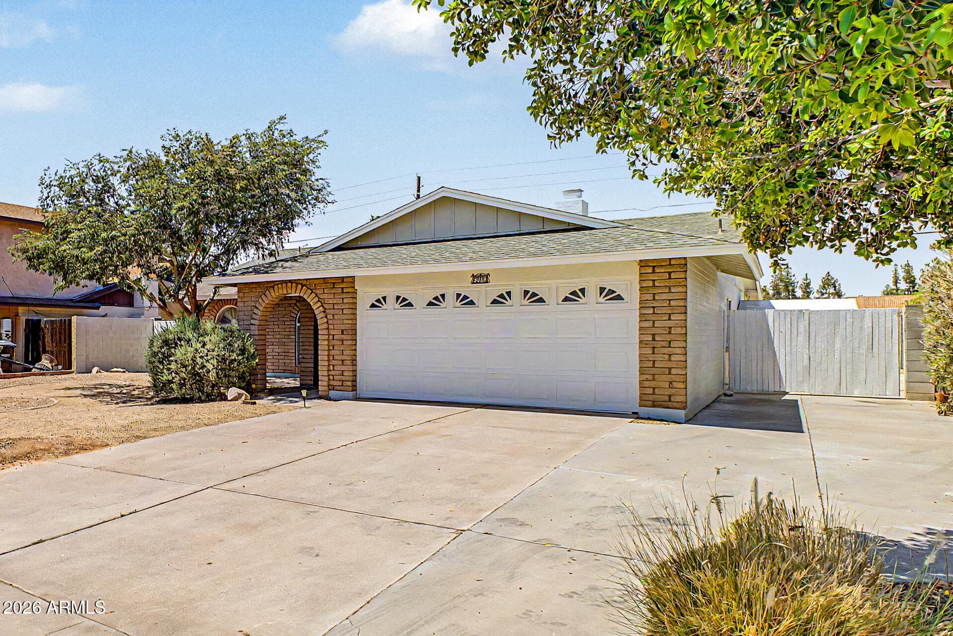 3410 W JUNIPER Avenue, Phoenix, AZ 85053 — photo 5 of 41