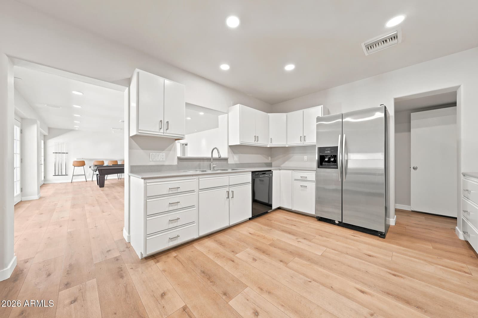 137 E VISTA DEL CERRO Drive, Tempe, AZ 85281 — photo 12 of 79