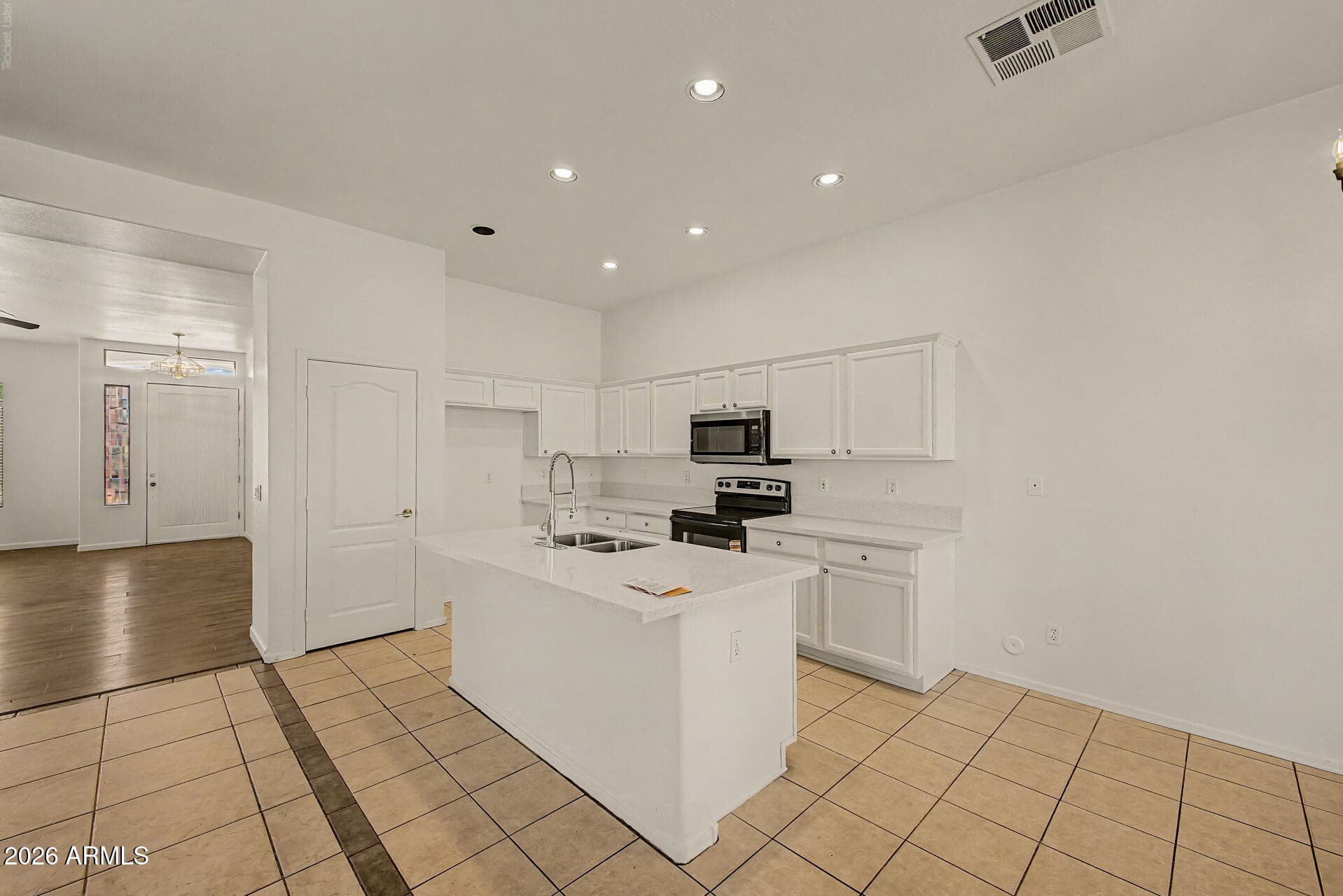 530 S BAHAMA Drive, Gilbert, AZ 85296 — photo 12 of 36