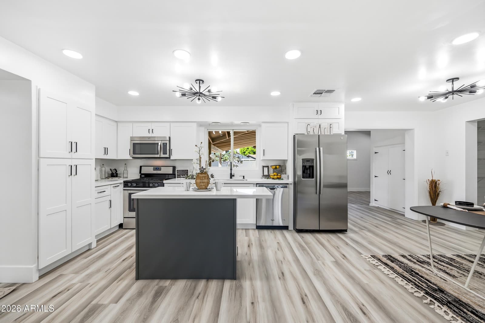 1010 E 6TH Place, Mesa, AZ 85203 — photo 8 of 34