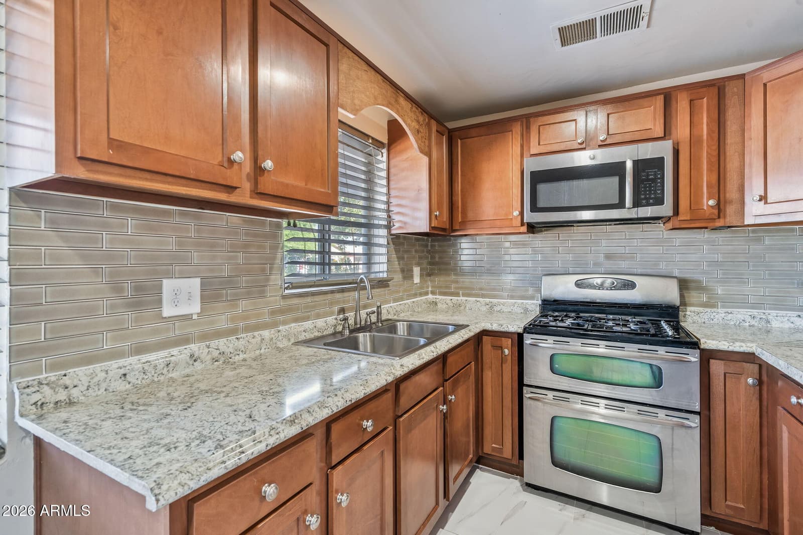 5618 N 35TH Drive, Phoenix, AZ 85019 — photo 12 of 45