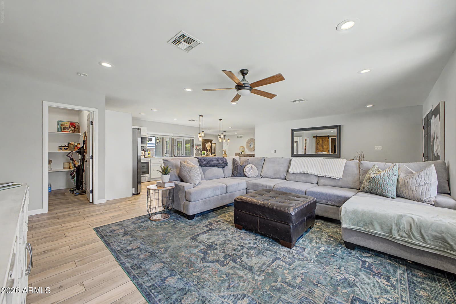 2802 E MISSION Lane, Phoenix, AZ 85028 — photo 9 of 56