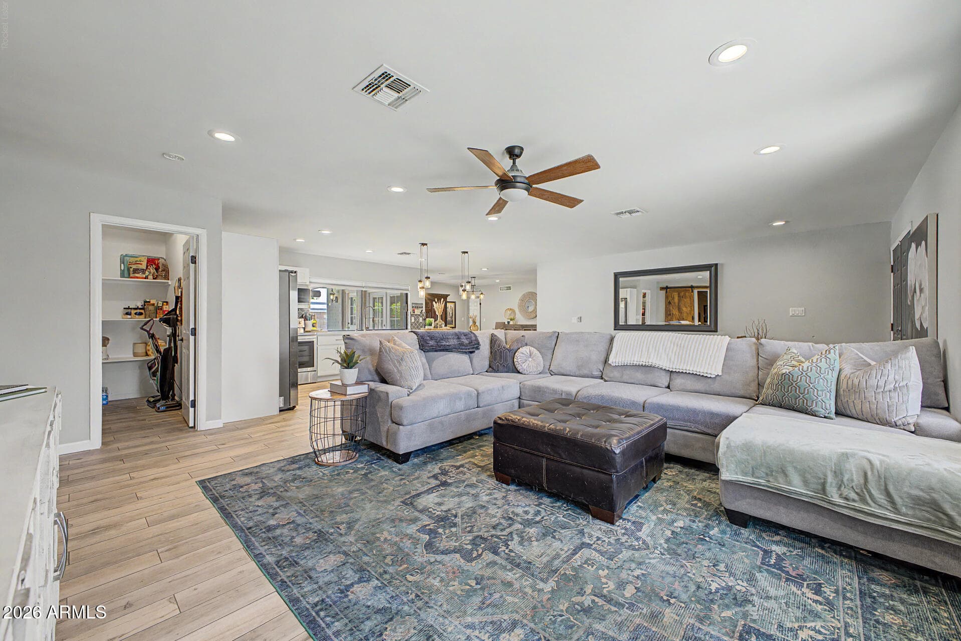 2802 E MISSION Lane, Phoenix, AZ 85028 — photo 9 of 56