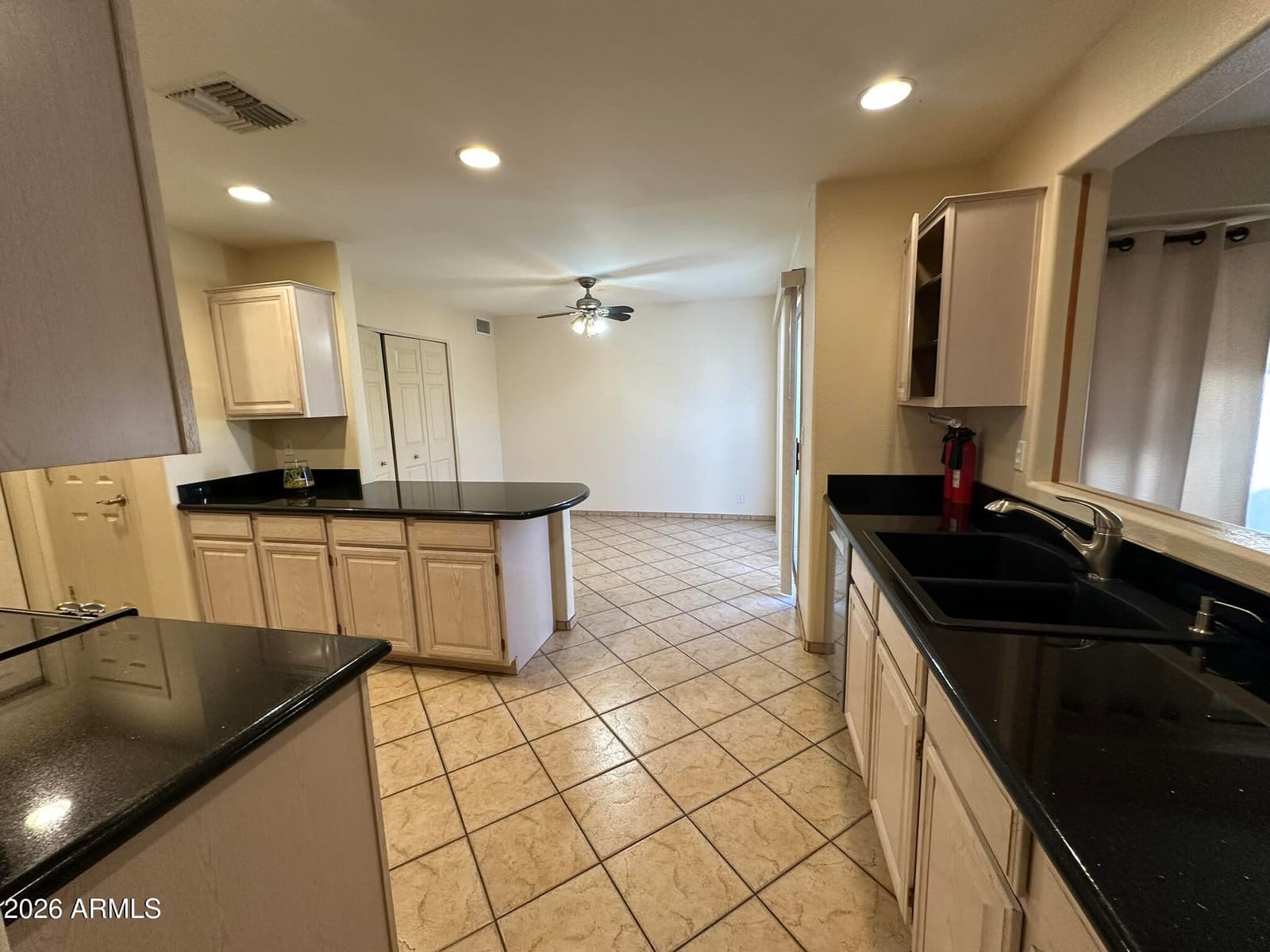 14462 N SHERWOOD Drive B, Fountain Hills, AZ 85268 — photo 6 of 30