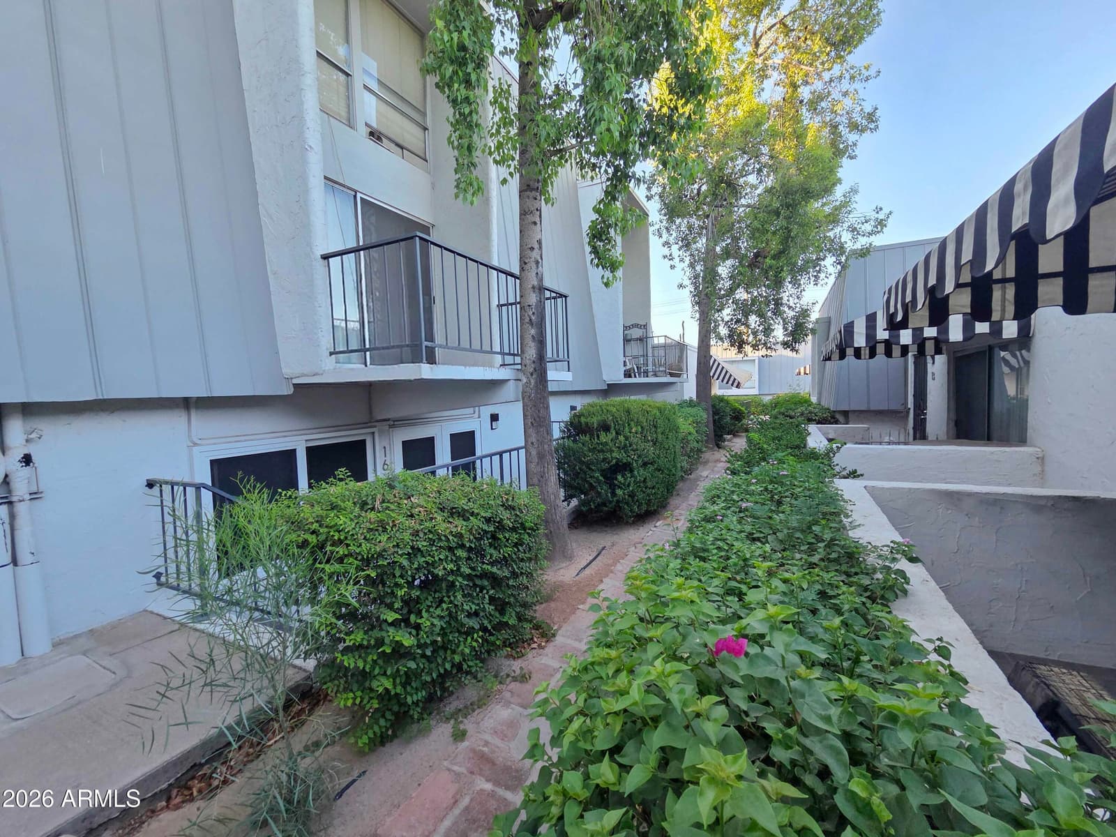 3416 N 44TH Street 18, Phoenix, AZ 85018 — photo 4 of 15