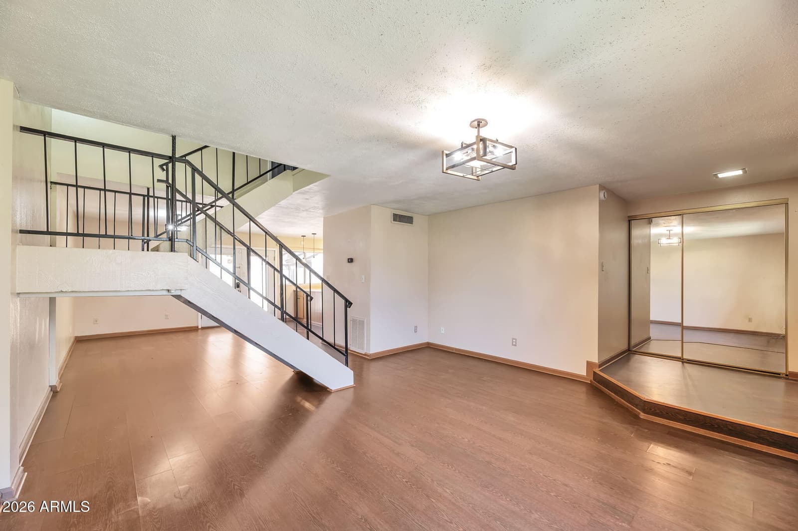 2025 W ELM Street, Phoenix, AZ 85015 — photo 2 of 25