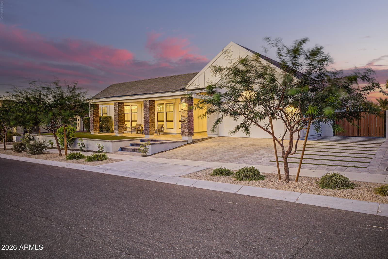 9407 S 13TH Way, Phoenix, AZ 85042 — photo 5 of 98