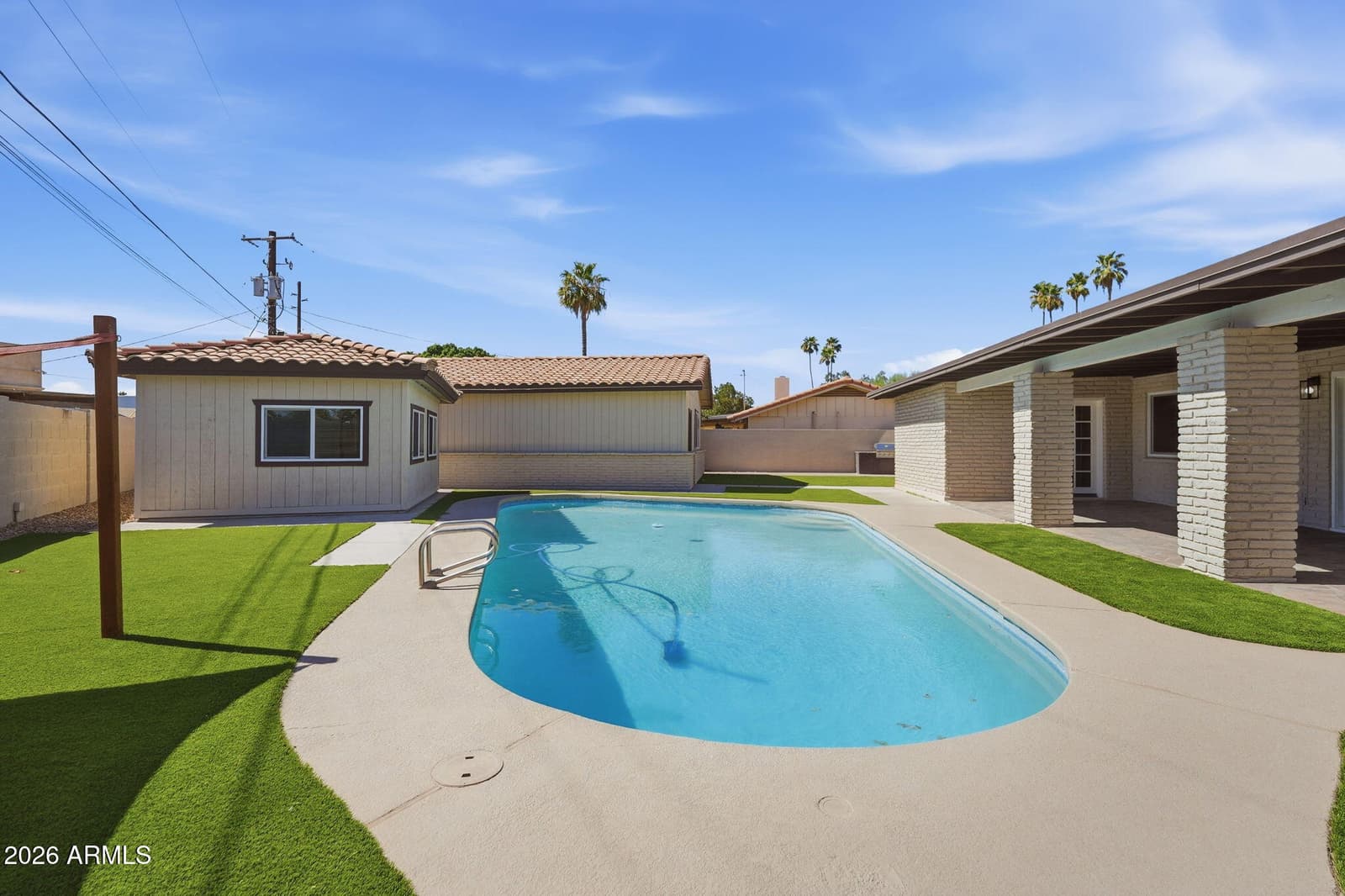 2515 S PALM Drive, Tempe, AZ 85282 — photo 3 of 56