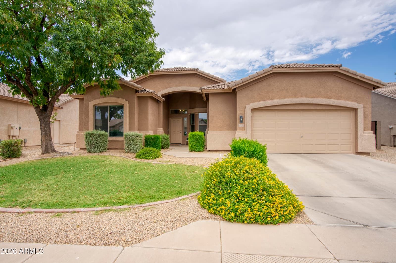 8524 E NIDO Avenue, Mesa, AZ 85209 — photo 2 of 49