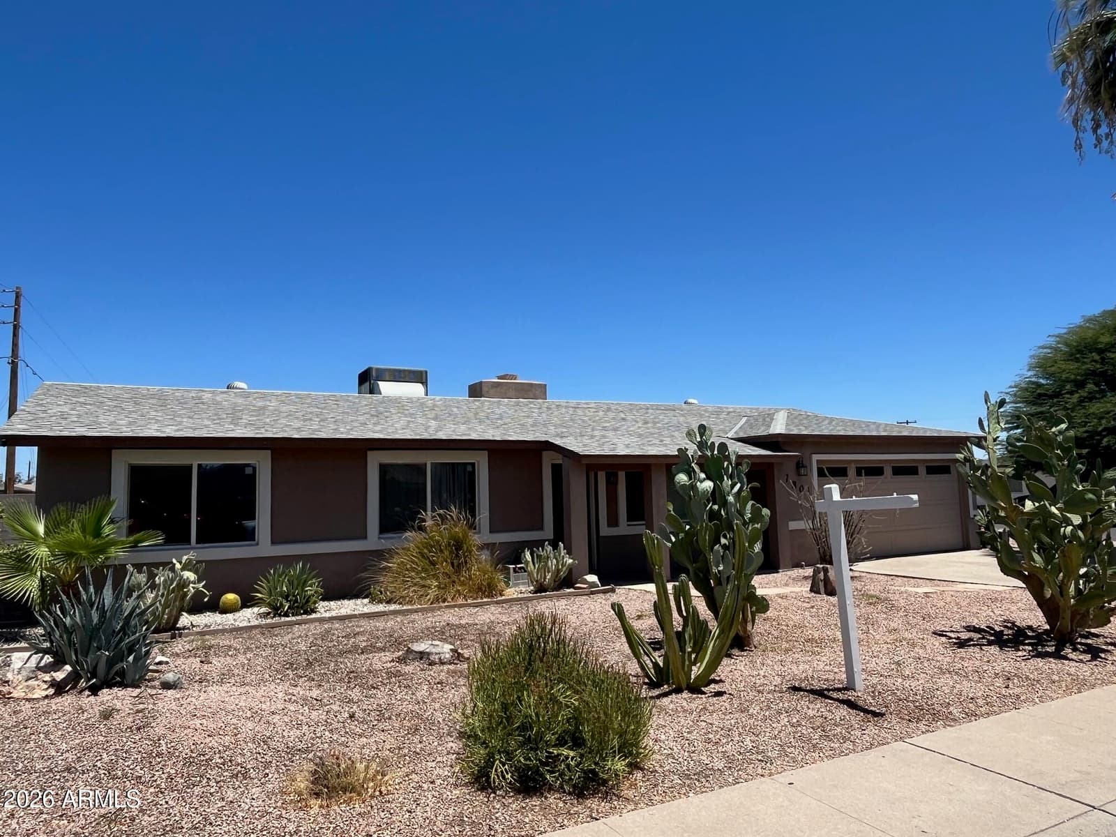 7801 N 37TH Avenue, Phoenix, AZ 85051 — photo 4 of 24
