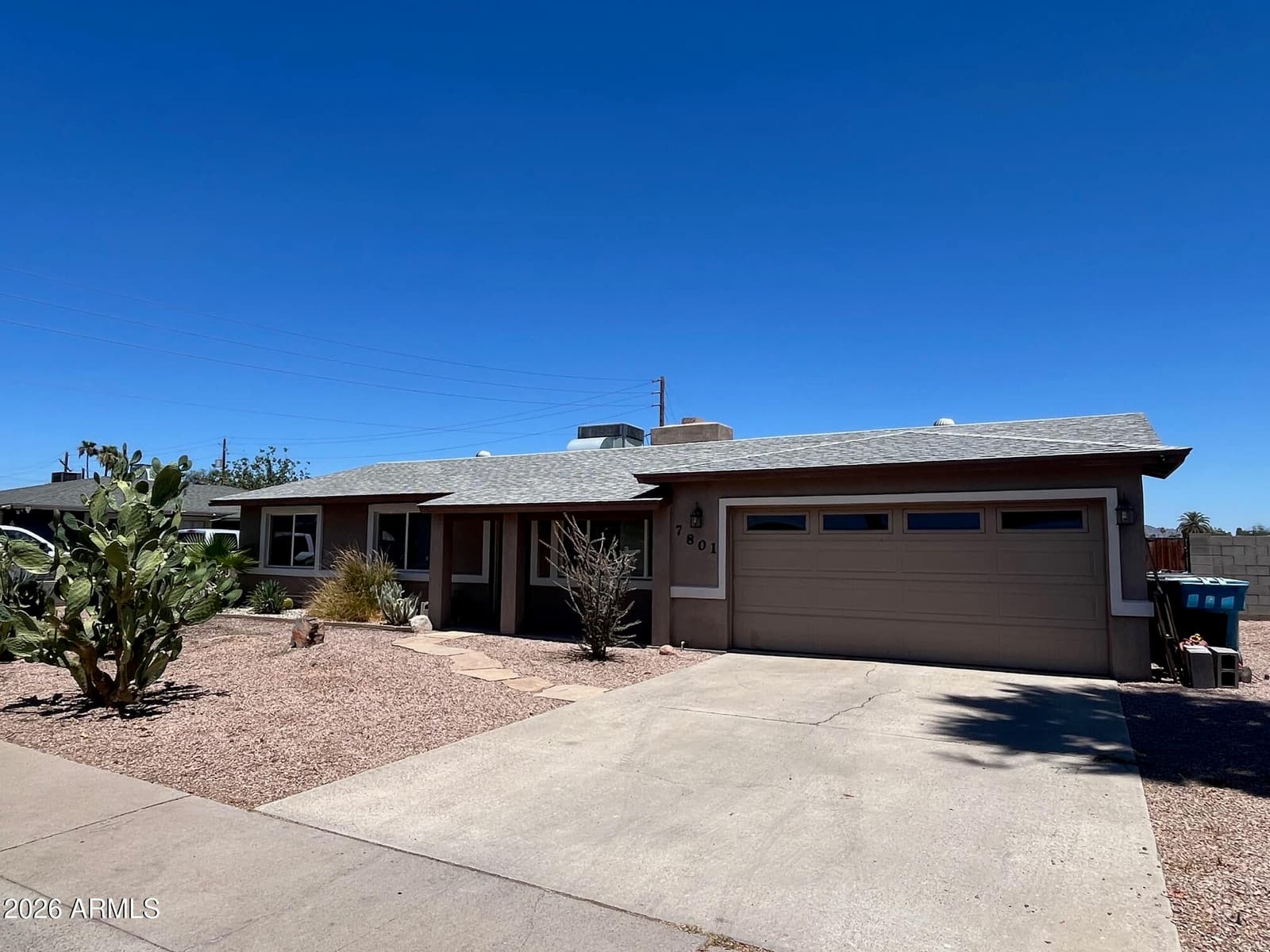 7801 N 37TH Avenue, Phoenix, AZ 85051 — photo 2 of 24