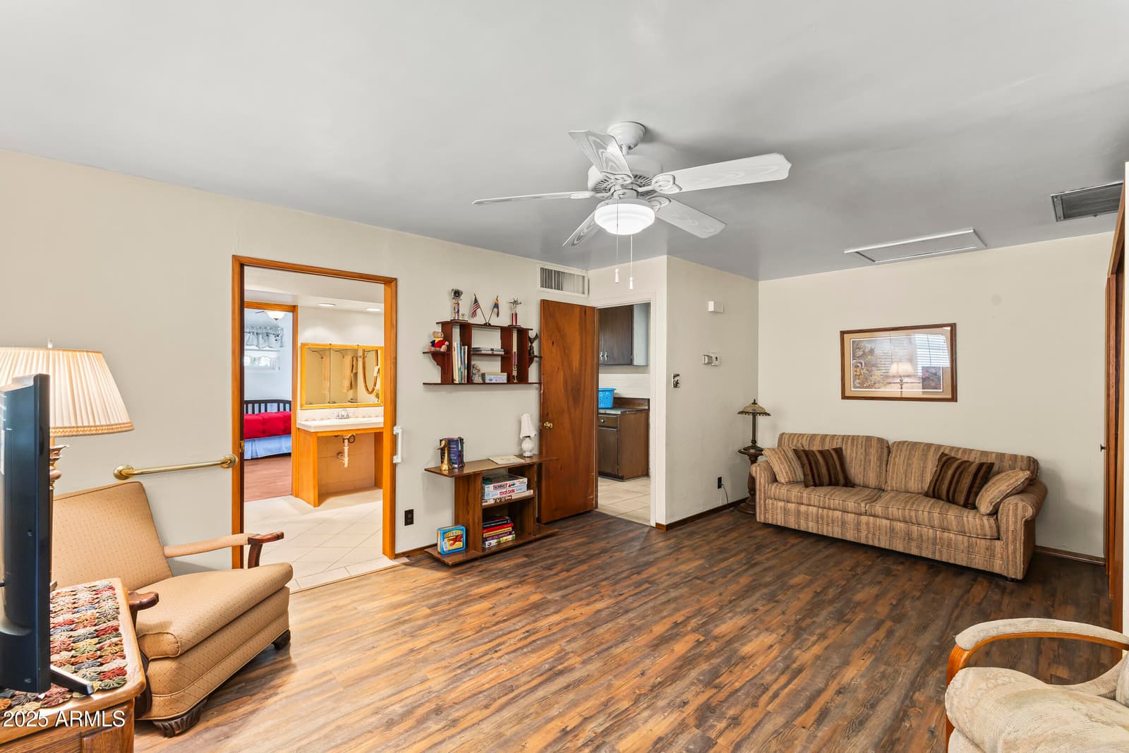 2047 W CAMBRIDGE Avenue, Phoenix, AZ 85009 — photo 14 of 54