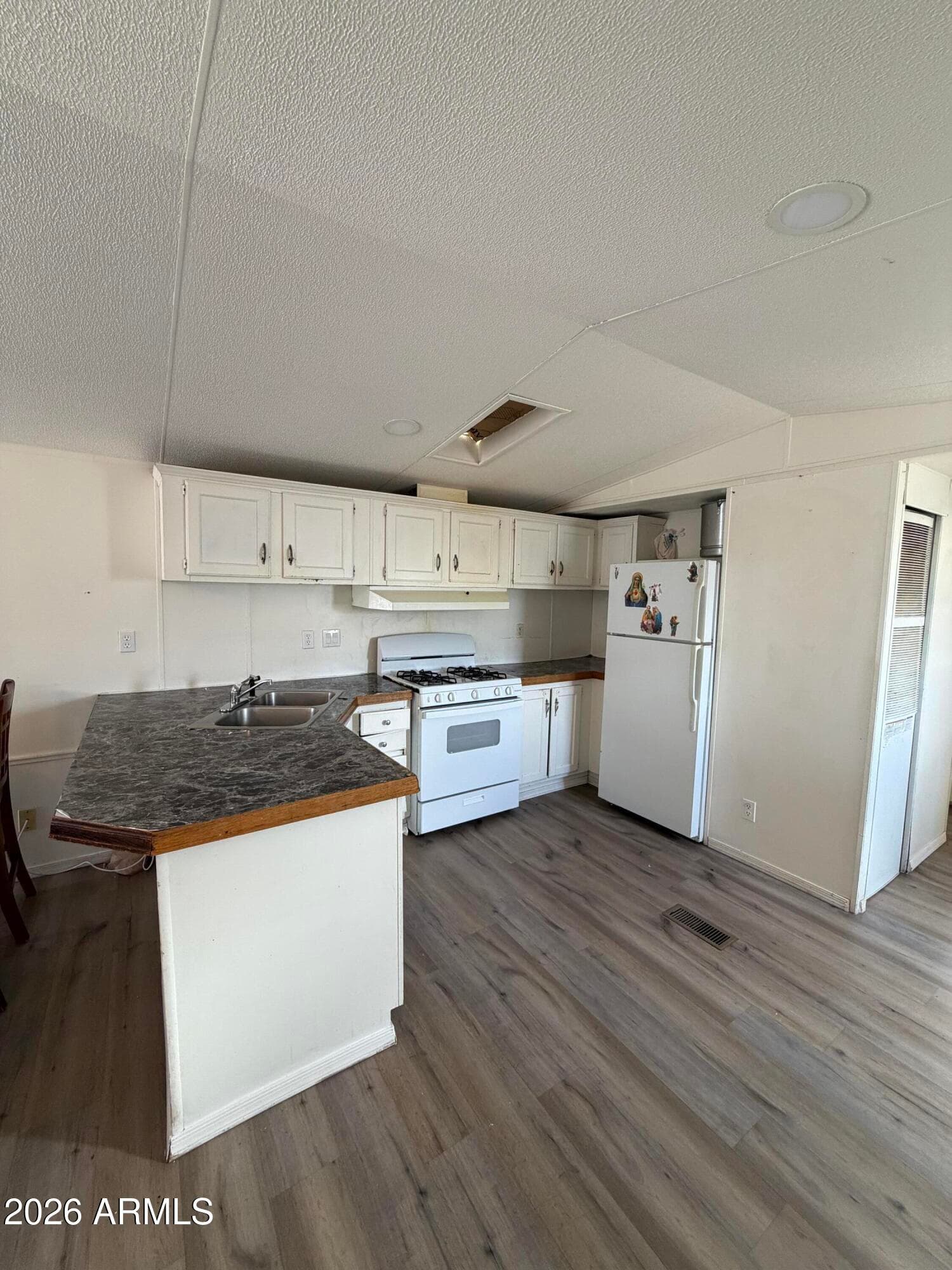 303 E SOUTH MOUNTAIN Avenue 49, Phoenix, AZ 85042 — photo 13 of 25