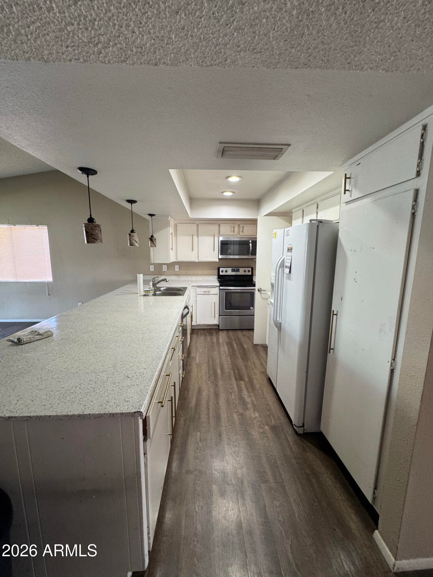 6540 W HAZELWOOD Street, Phoenix, AZ 85033 — photo 4 of 32