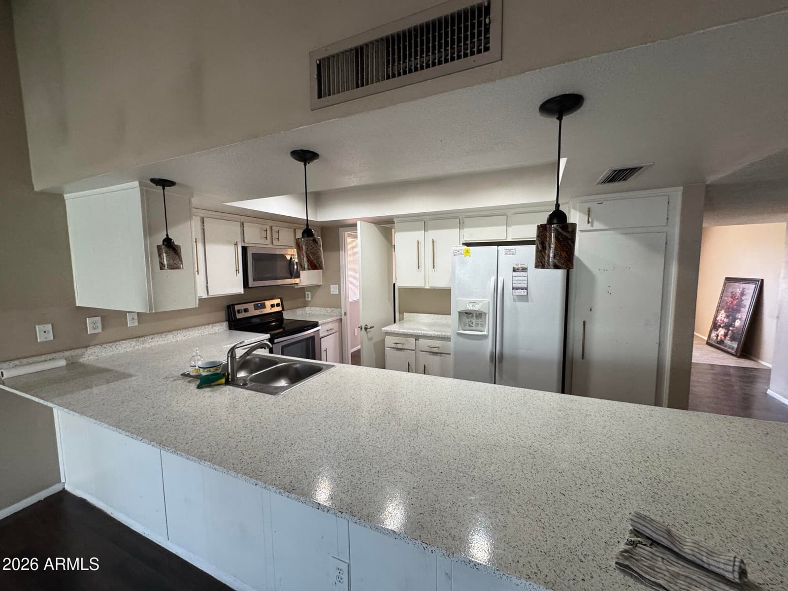 6540 W HAZELWOOD Street, Phoenix, AZ 85033 — photo 5 of 32