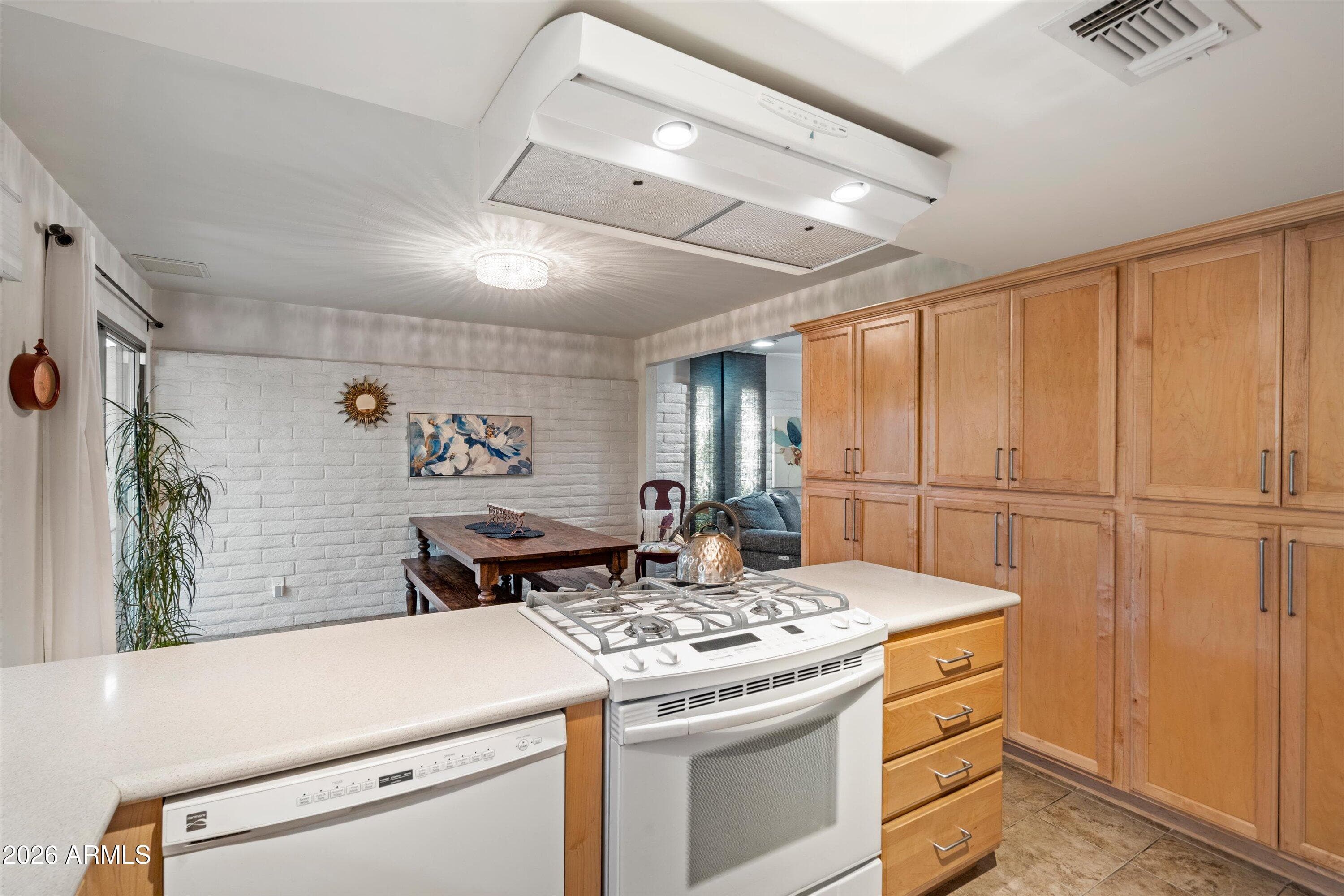 3610 E SUNNYSIDE Drive, Phoenix, AZ 85028 — photo 15 of 46