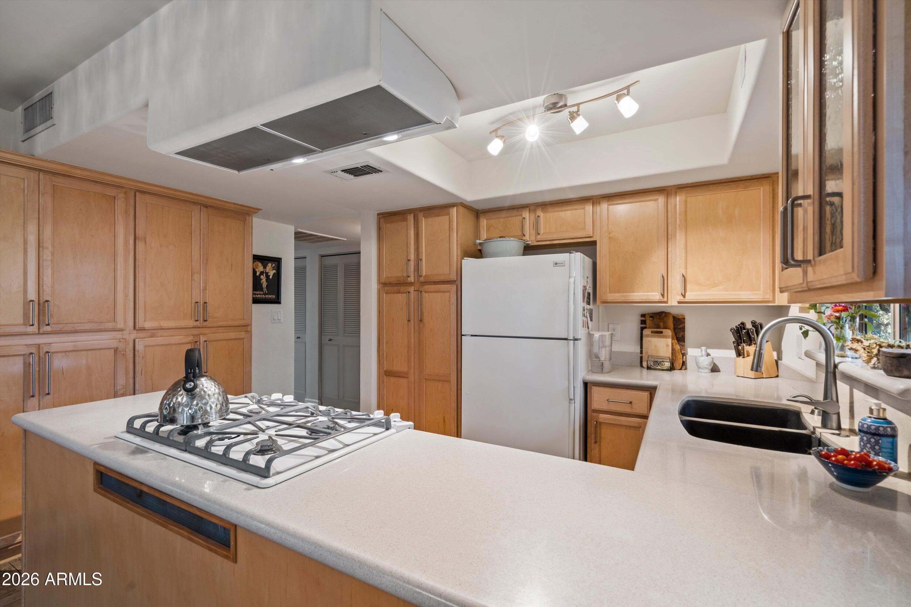 3610 E SUNNYSIDE Drive, Phoenix, AZ 85028 — photo 16 of 46