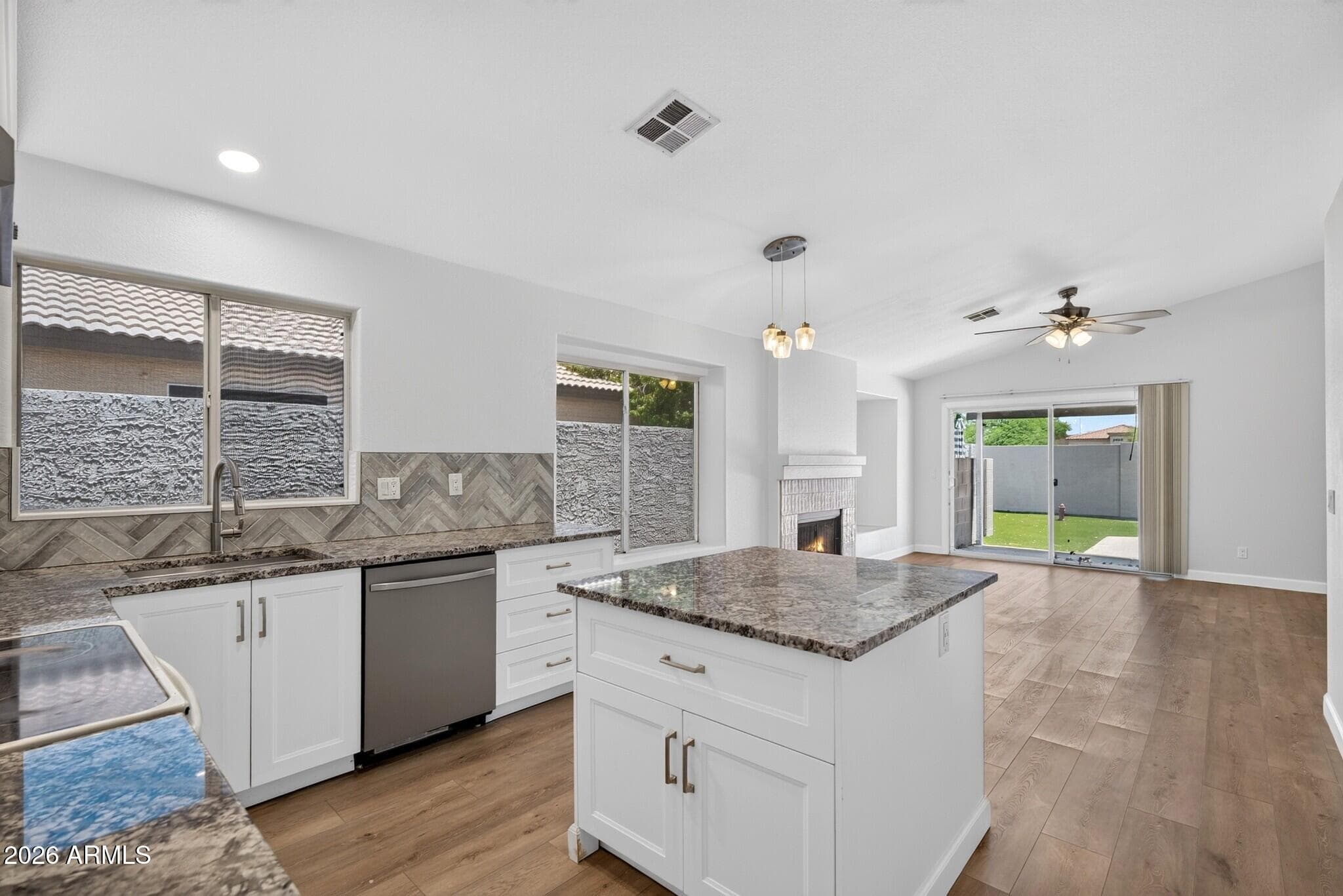 425 N WINDSOR, Mesa, AZ 85213 — photo 10 of 38