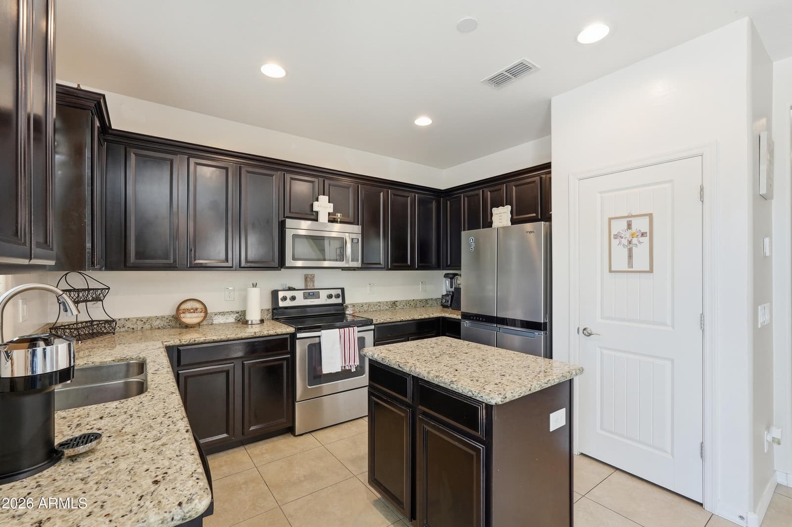 119 E CHELSEA Lane, Gilbert, AZ 85295 — photo 11 of 42